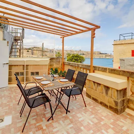 Traditional Maltese Townhouse, Roof Terrace And Views Apartment *