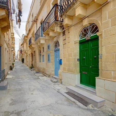 Traditional Maltese Townhouse, Roof Terrace And Views Apartment Senglea
