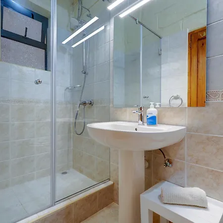 Apartment Traditional Maltese Townhouse, Roof Terrace And Views