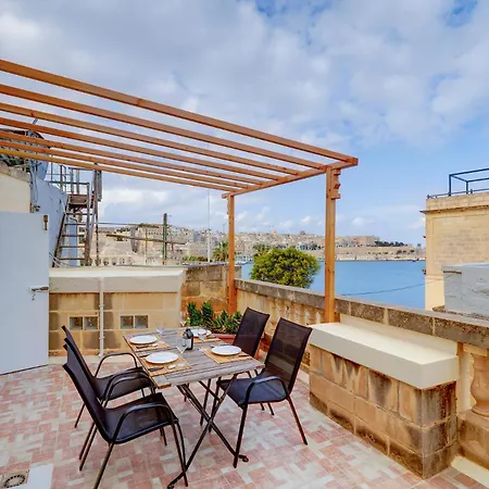 Traditional Maltese Townhouse, Roof Terrace And Views Apartment Senglea