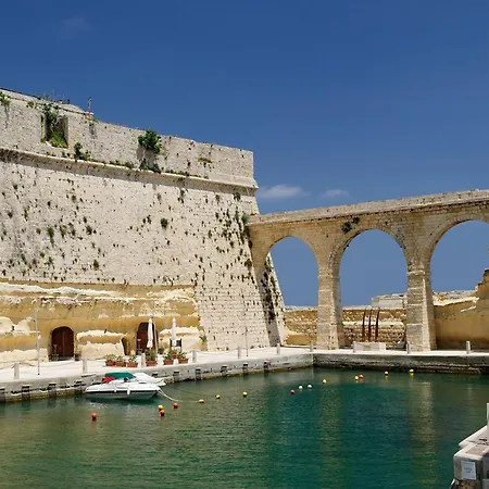 Traditional Maltese Townhouse, Roof Terrace And Views