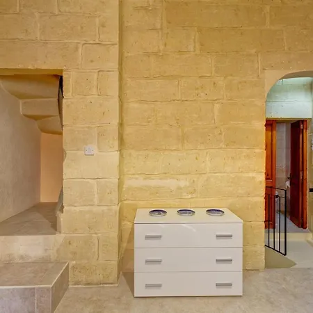 Traditional Maltese Townhouse, Roof Terrace And Views *