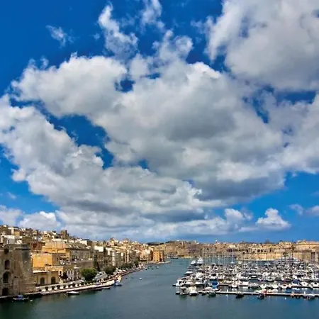 Traditional Maltese Townhouse, Roof Terrace And Views Senglea