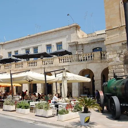 Traditional Maltese Townhouse, Roof Terrace And Views Apartment