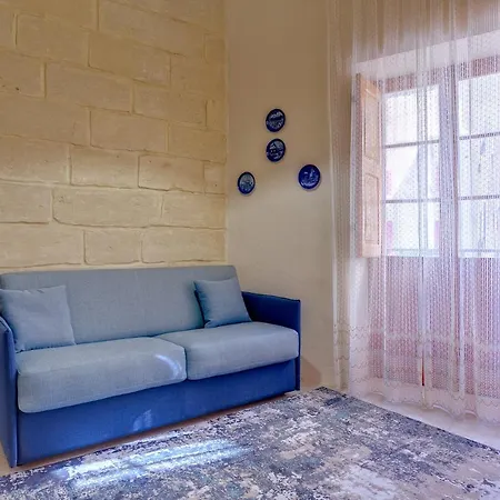Traditional Maltese Townhouse, Roof Terrace And Views *