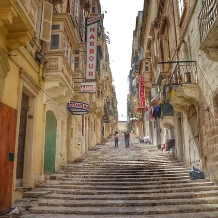Cosy Maltese Townhouse Roof Terrace And Views בית נופש סנגלאה