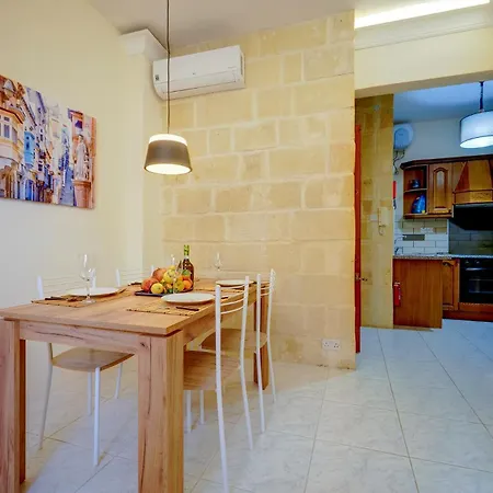 Cosy Maltese Townhouse Roof Terrace And Views