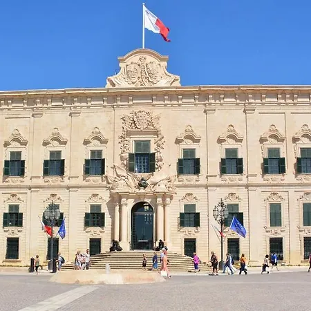 Cosy Maltese Townhouse Roof Terrace And Views Holiday home Senglea