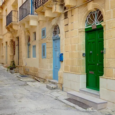 Cosy Maltese Townhouse Roof Terrace And Views סנגלאה